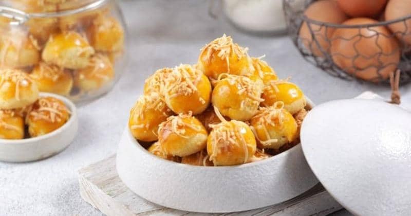 Bahaya Makan Kue Lebaran Berlebihan bagi Ibu Hamil